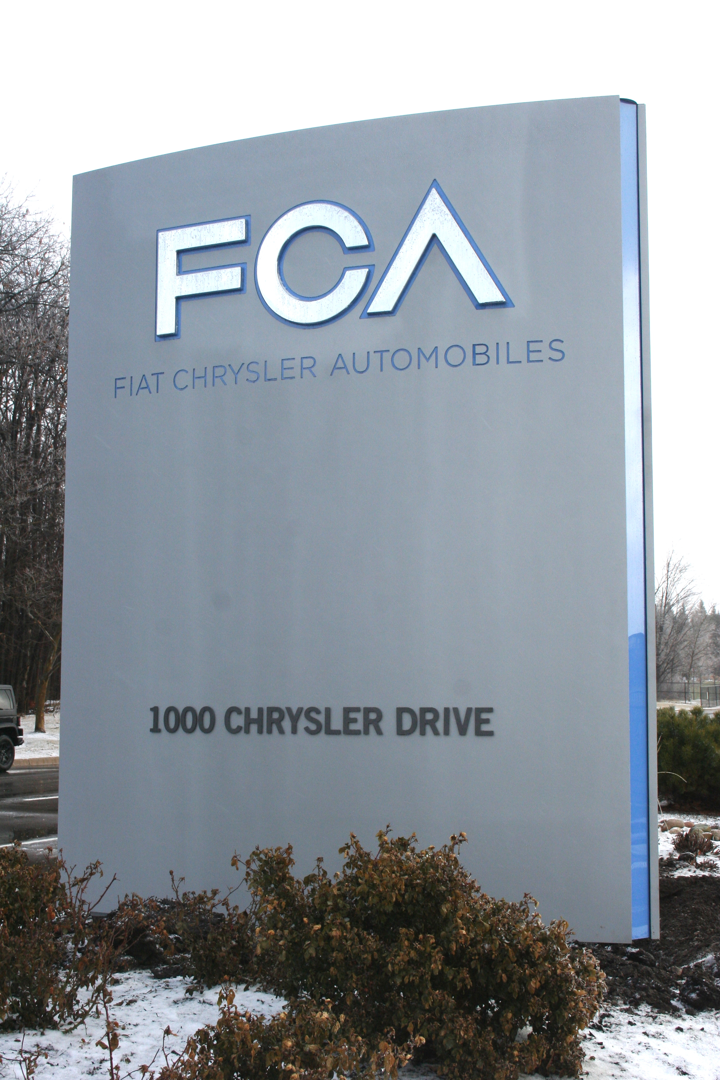 Fca fa marcia indietro, saltano le nozze con Renault