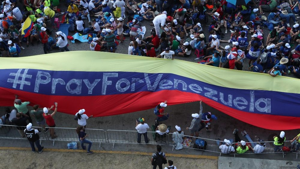 Venezuela alla fame, il popolo in piazza invoca gli aiuti umanitari