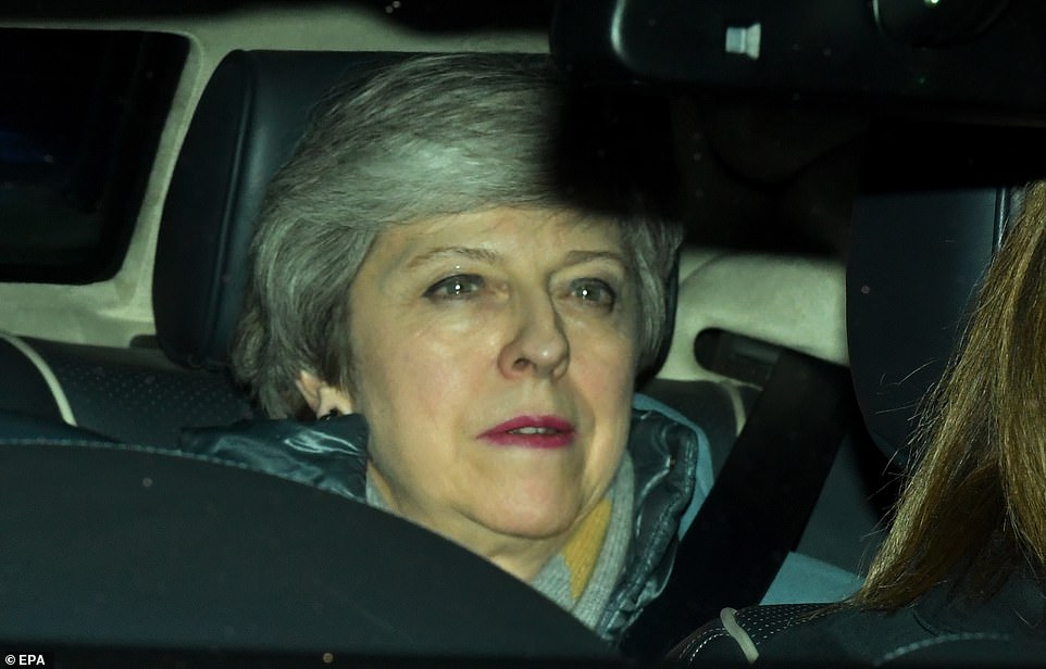 Brexit, la May va di nuovo a sbattere contro il Parlamento: il caos si avvicina