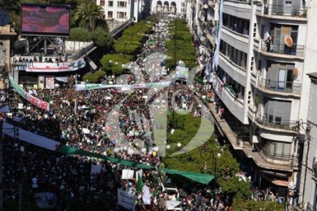 L’Algeria torna in piazza: no a Bouteflika e no all’esercito