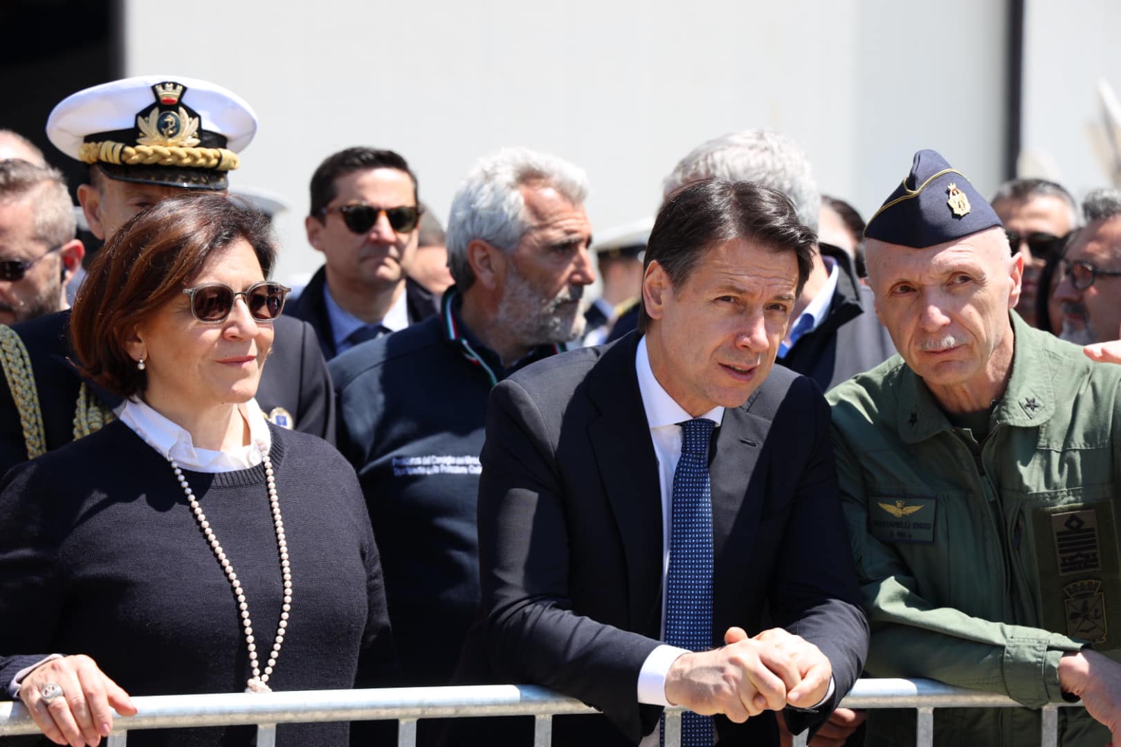 Supercasa al marito, bufera social sulla ex ministra Trenta
