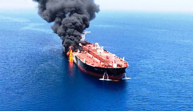 Stretto di Hormuz, a chi conviene e perché puntare il dito contro l’Iran?