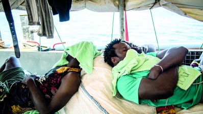 L’Italia apre il porto di Lampedusa alla Ong Ocean Viking. Aggirato il Sicurezza Bis e beffato Salvini che sbrocca