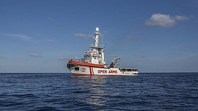 Conte e Tar del Lazio dicono sì allo sbarco dei migranti dalla Open Arms. Due cazzotti a Salvini…