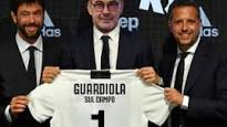 Maurizio Sarri oggi consacrato sulla panchina della Juve. I tifosi napoletrani non gli rompano più le scatole…