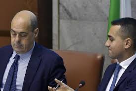Venti di crisi, Luigi Di Maio e Nicola Zingaretti ballano sul Titanic. Si respingono ma forse è un bluff