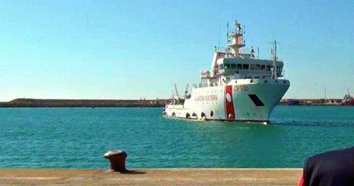 Gregoretti, dal pattugliatore ultimo sbarco a rate con a saldo la scontata figuraccia di Salvini