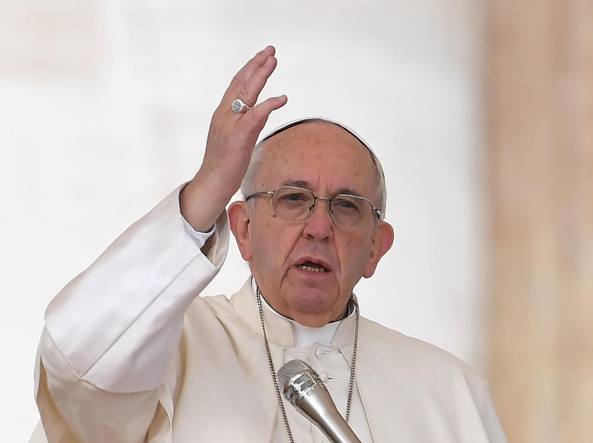 Guerra in Ucraina, Papa Francesco invoca il negoziato: “Vi è carestia di pace”
