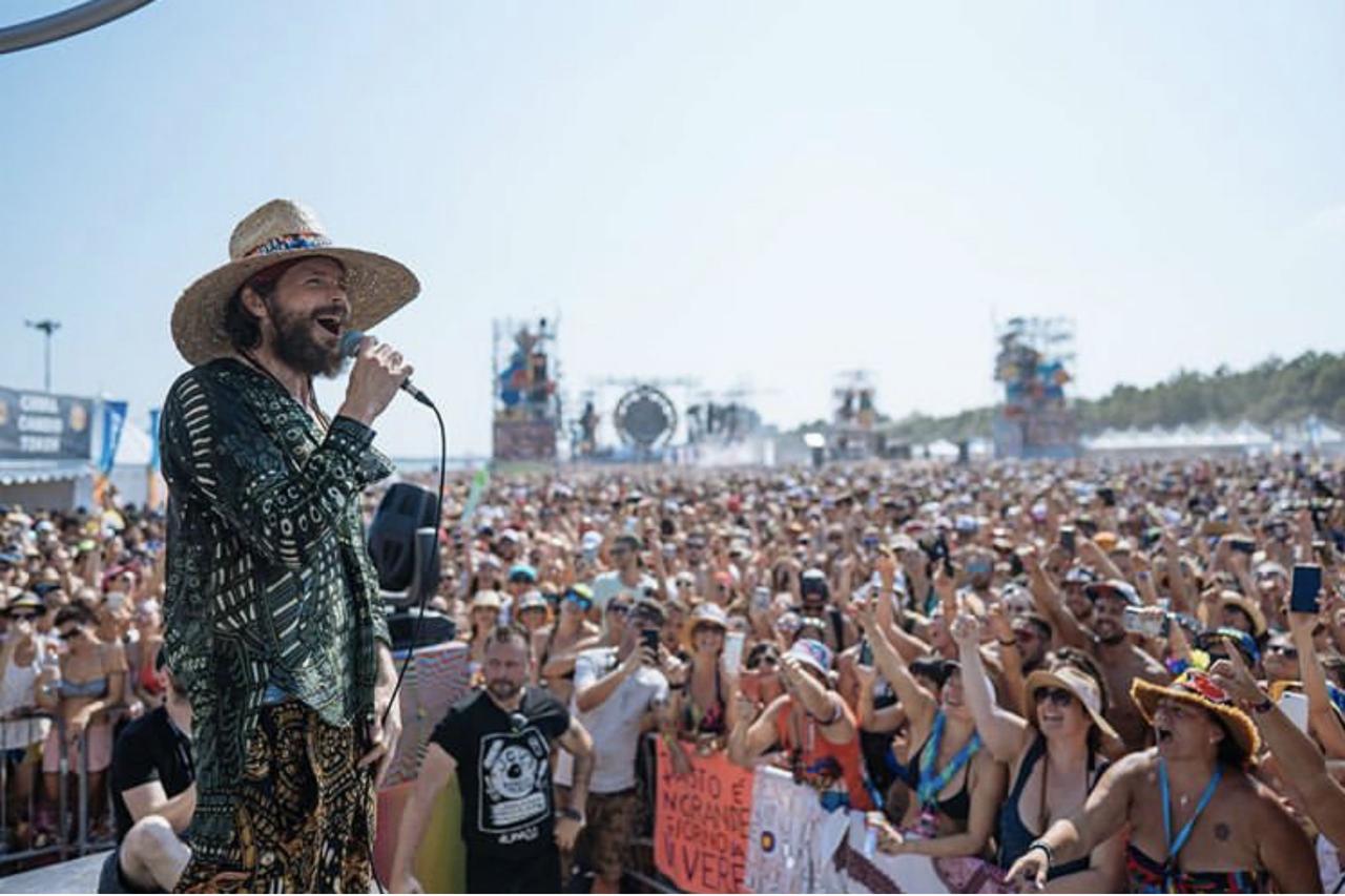 Jovabeach party e la vendetta dei fratini sfrattati
