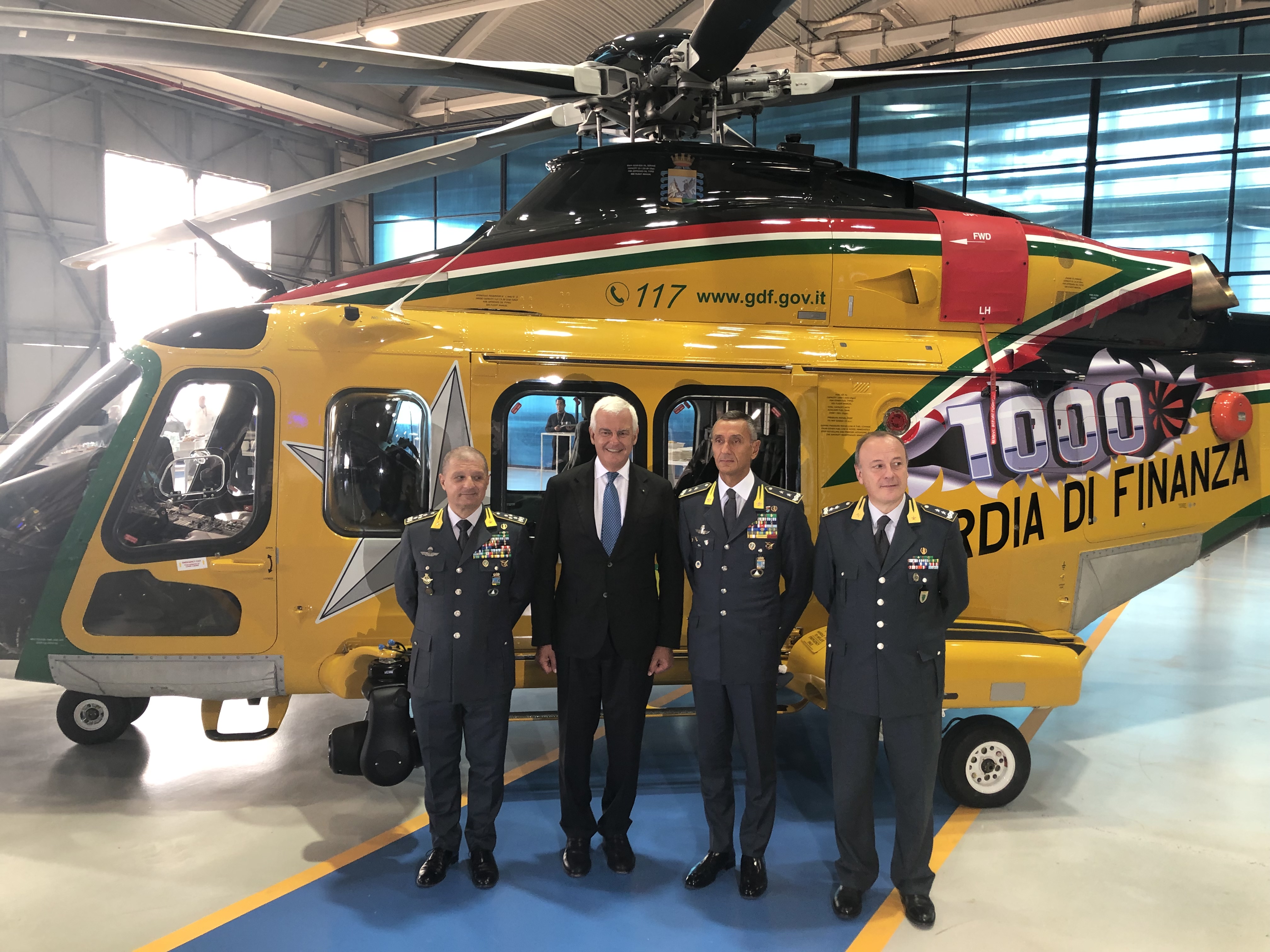 Leonardo, consegnato oggi alla Guardia di Finanza il millesimo esemplare dell’elicottero AW139. Una macchina capace di operare in ogni contesto