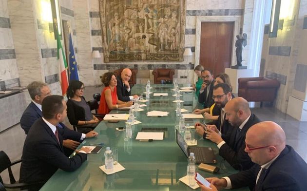 Di Maio convoca riunione di Partito alla Farnesina. Scivolone Salviniano da matita blu!