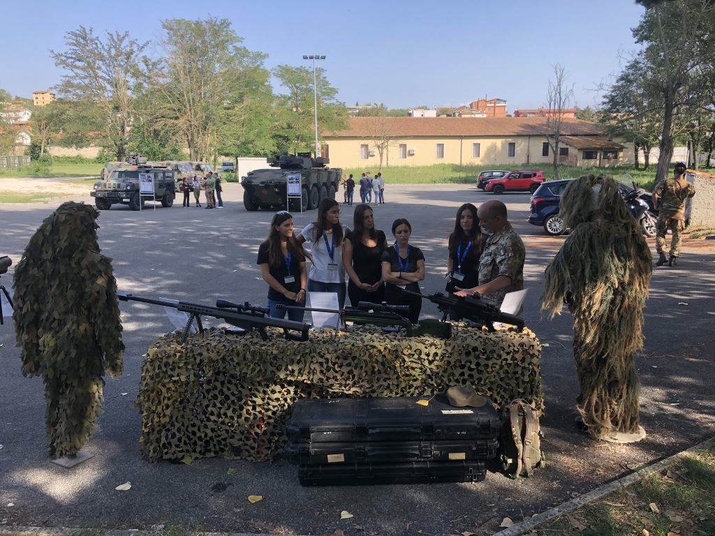 Esercito, formazione alla Scuola di Fanteria di Cesano per laureati e laureandi dell’Università LUISS di Roma Esercito, formazione alla Scuola di Fanteria di Cesano per laureati e laureandi dell’Università LUISS di Roma