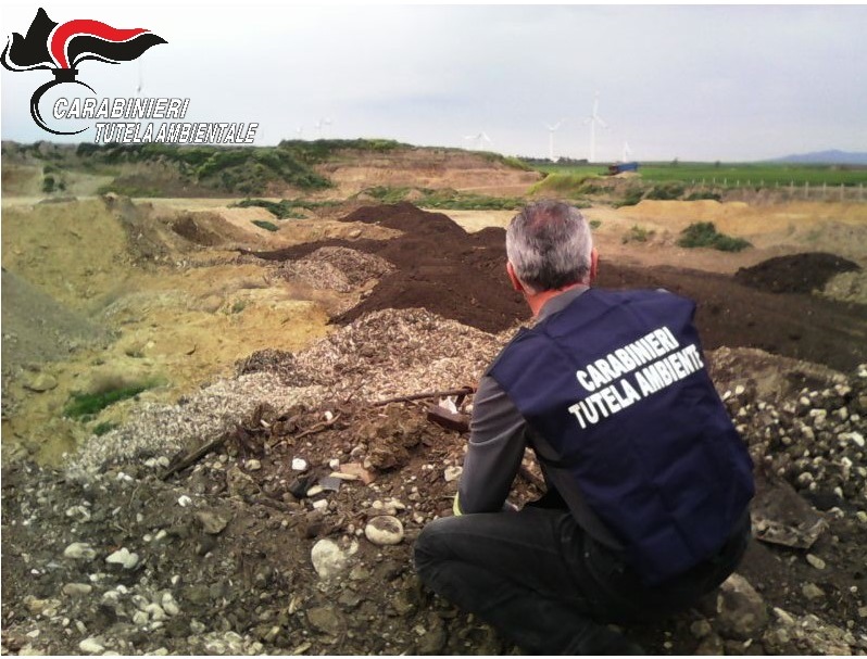Ambiente, a Cerignola (Foggia) i Carabinieri denunciano 13 persone per concorso nel reato di gestione illecita di rifiuti speciali