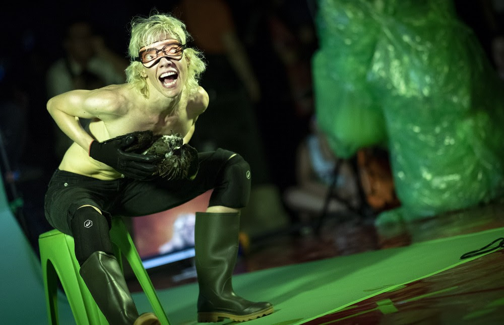 “Chroma Keys” della Compagnia MOTUS – performance di 25 minuti con SILVIA CALDERONI alla PELANDA