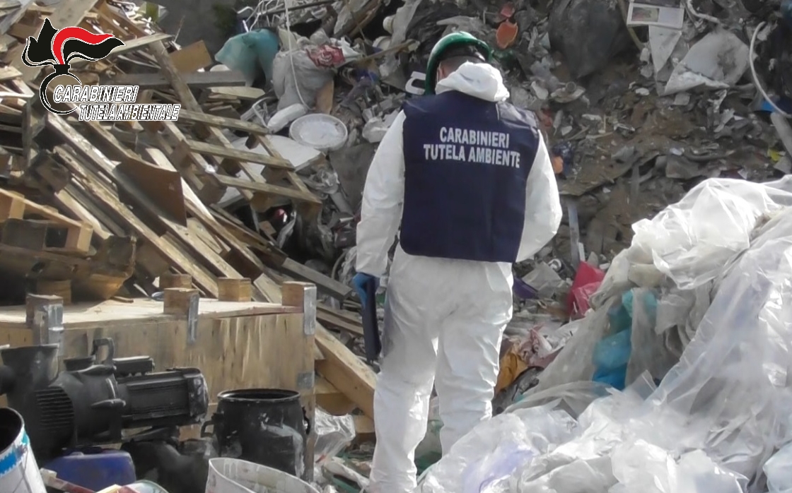Ambiente, i Carabinieri del NOE di Milano sequestrano in provincia di Varese un impianto di oltre 22 mila metri quadrati per traffico di illecito di rifiuti