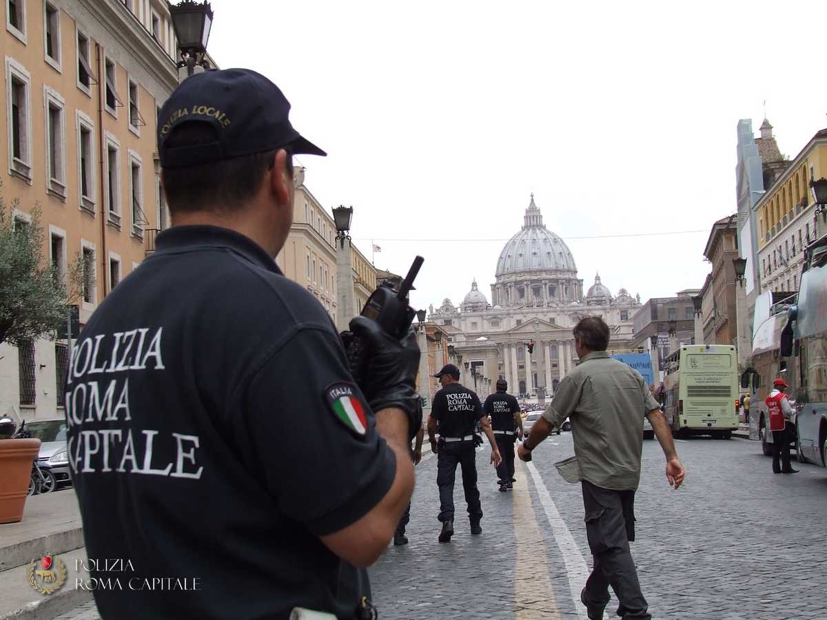 Polizia Locale e Polizia di Stato, operazione congiunta a Roma contro l’abusivismo commerciale