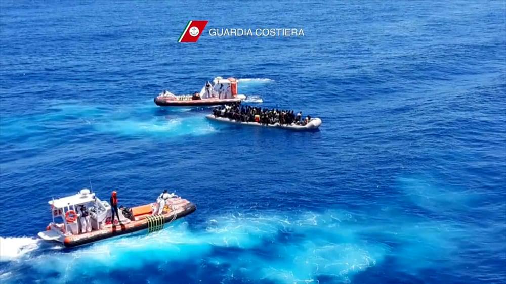 Migranti, la Guardia Costiera recupera i corpi di 9 naufraghi a largo di Lampedusa