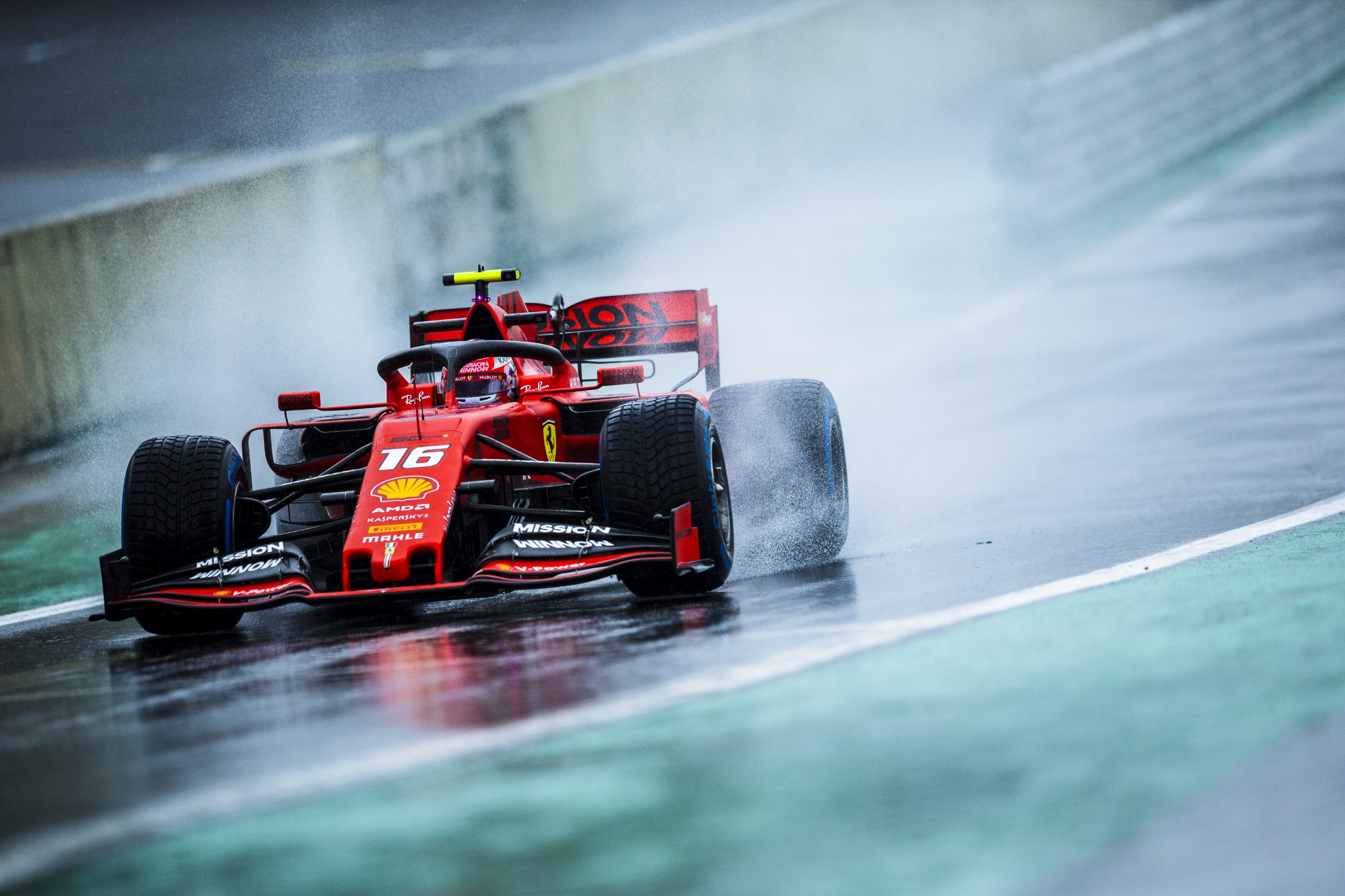 Gran Premio del Brasile, piove a dirotto: giornata a metà