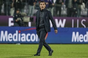 Formazioni a confronto: Montella non sorprende con Vlahovic e Caceres