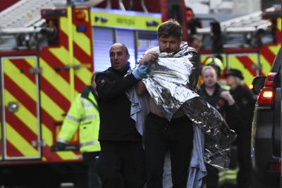 Londra torna nell’incubo: un uomo attacca i passanti e viene ucciso al London Bridge