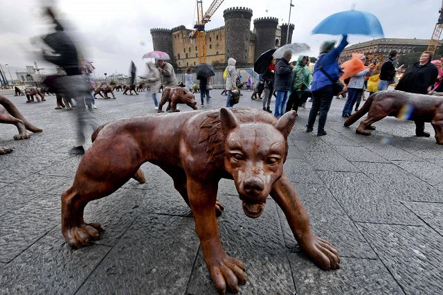 I cento lupi di Liu Ruowang a Napoli