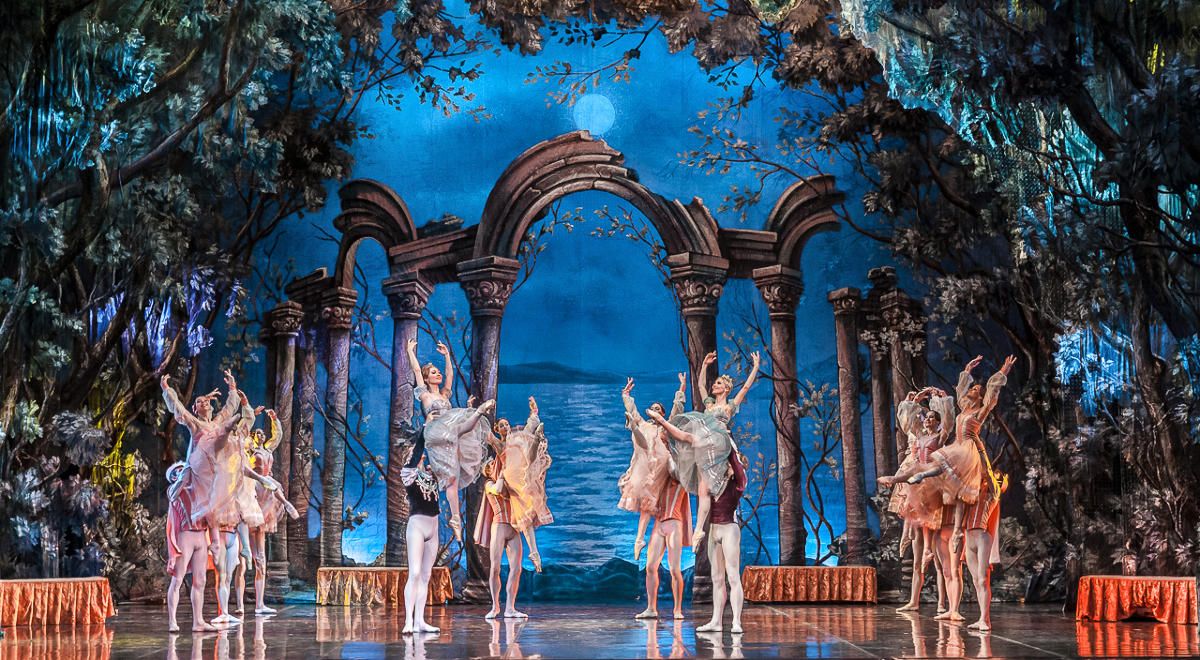 Il Balletto di Mosca La Classique porta Il Lago dei Cigni al Teatro di Cagli