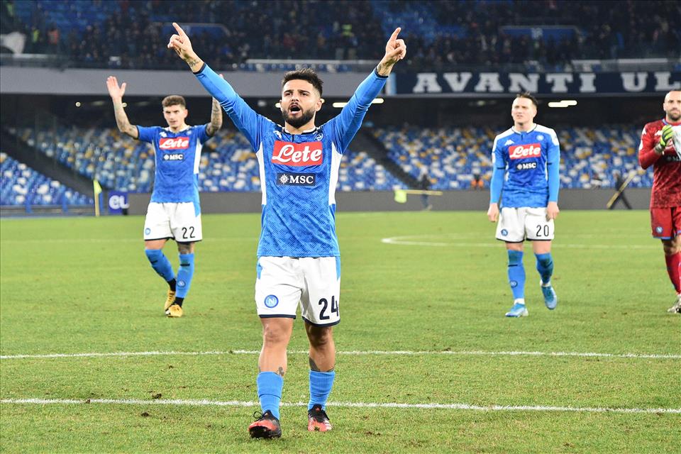 Tornano i tifosi e il Napoli ritrova vittoria e dignità