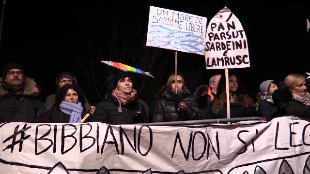 A Bibbiano cinquemila Sardine contro la propaganda leghista fondata sul dolore