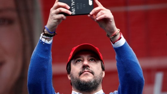 Elezioni regionali, Salvini è andato in calore. L’Italia dovrà sopportare i suoi ragli fino a settembre. Meglio le barzellette di Silvio e le metafore di Bersani…