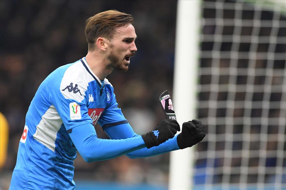 Un Napoli operaio a San Siro prenota l’Europa League. Ma stasera i Napoletani dovranno tifare Juve