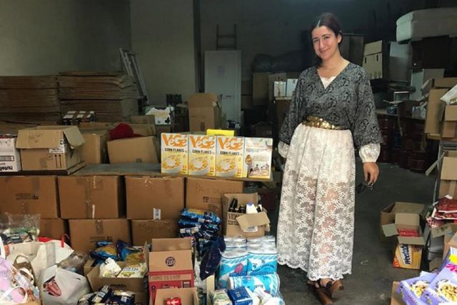 Malta, l’artista Sarah Portelli produce mascherine di design per beneficienza