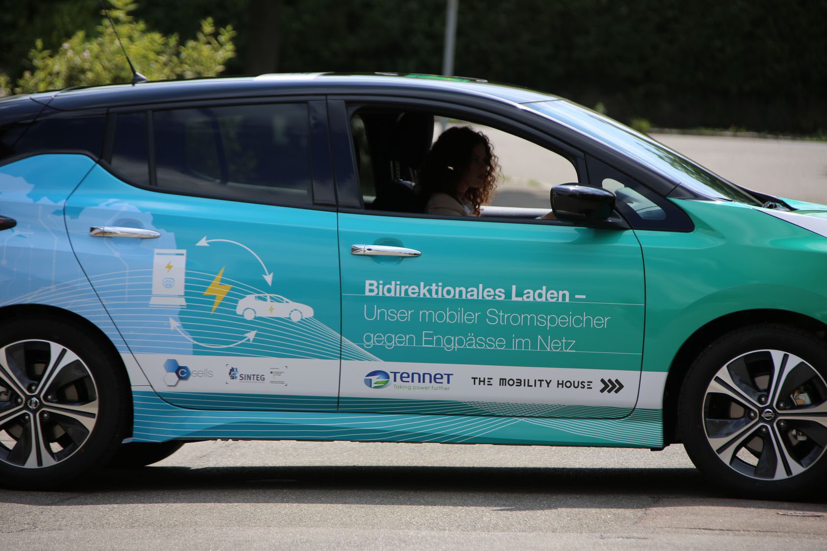 Germania, con V2G Nissan, TenneT e The Mobility House incentivano le energie rinnovabili