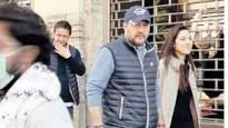 Coronavirus, je m’en fous. Salvini a spasso con la ganza per le vie di Roma nei giorni del tutti a casa