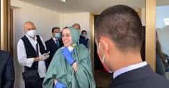Leclerc non si inginocchia in segno di condanna verso gli omicidi in nome della Legge; Aisha innalza il velo a simbolo di libertà. Valori Cristiani e Dea Ragione in frantumi