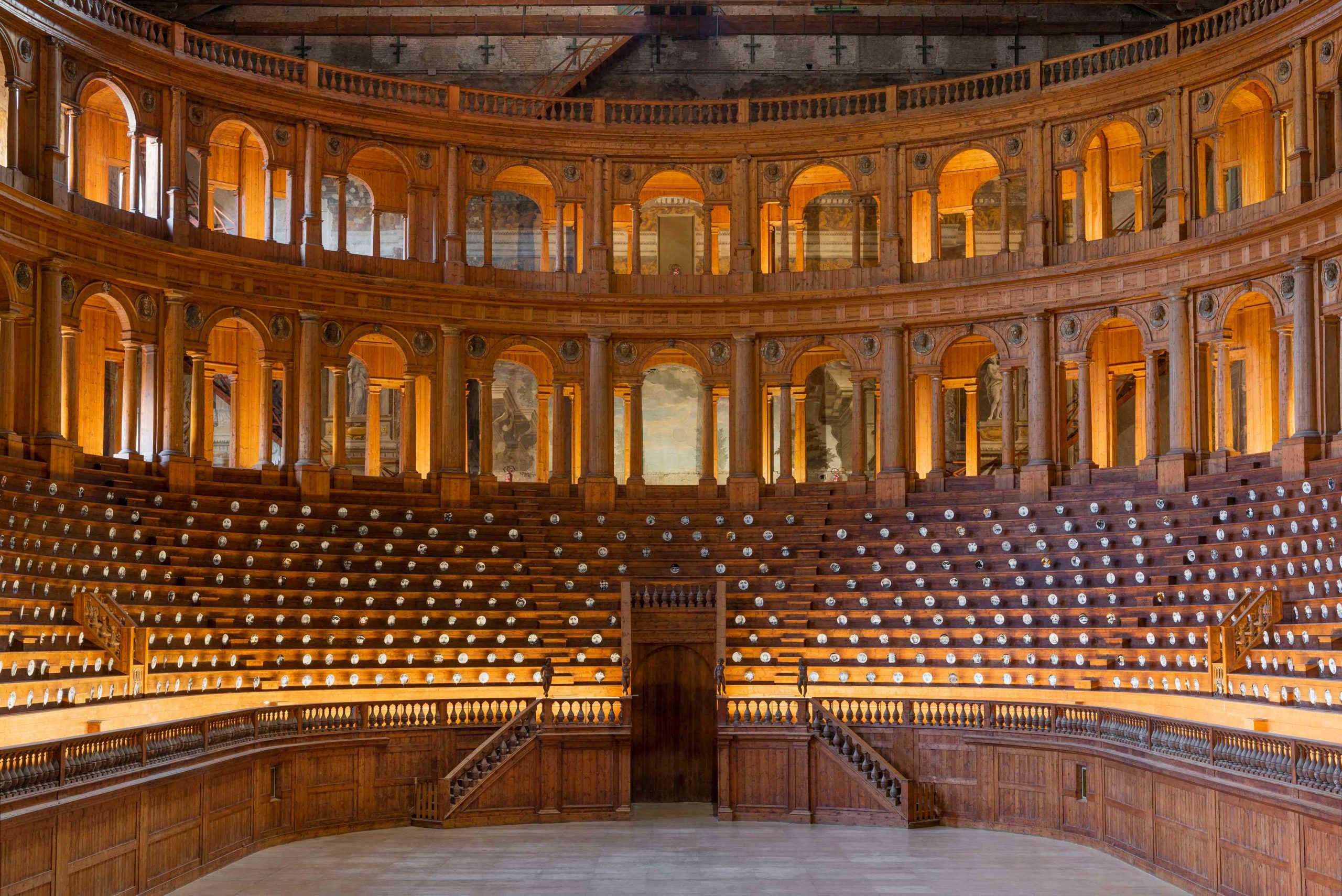 Parma, Fornasetti Theatrum Mundi celebra i Farnese con le forme del design contemporaneo