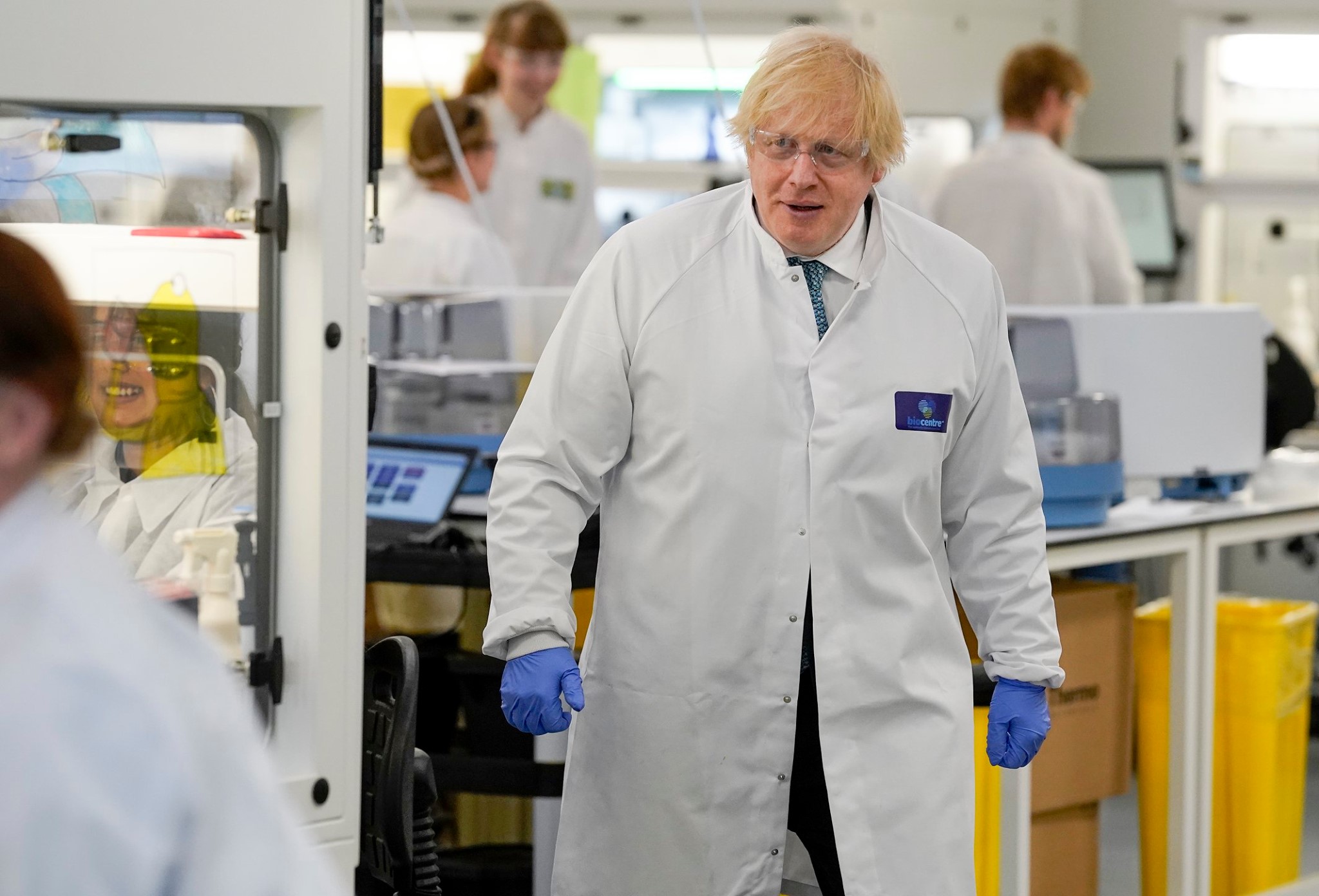 Boris Johnson e l’insostenibile leggerezza del Covid