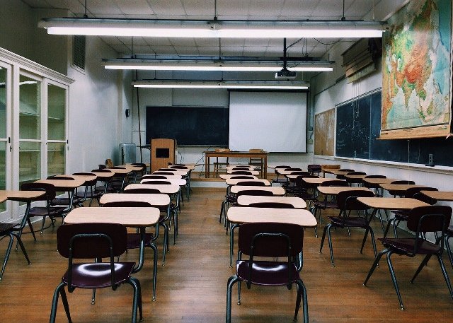 Covid a scuola, la Azzolina assicura i sindacati: Nella legge di bilancio 3,7 miliardi per l’Istruzione