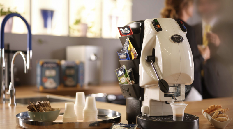 L’idea green di caffè Borbone, bicchieri compostabili e palette biodegradabili