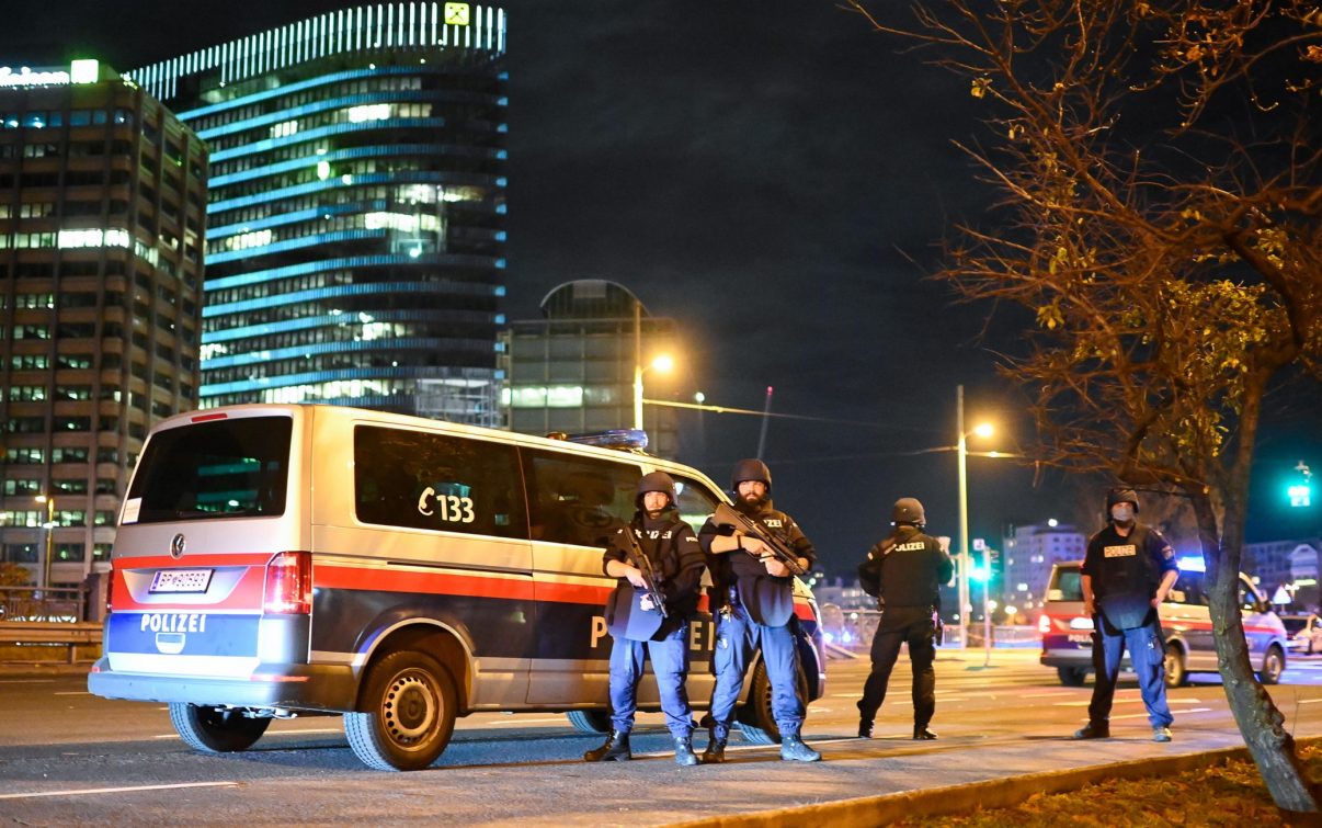 Attacco a Vienna, l’attentatore fa strage intorno alla Sinagoga