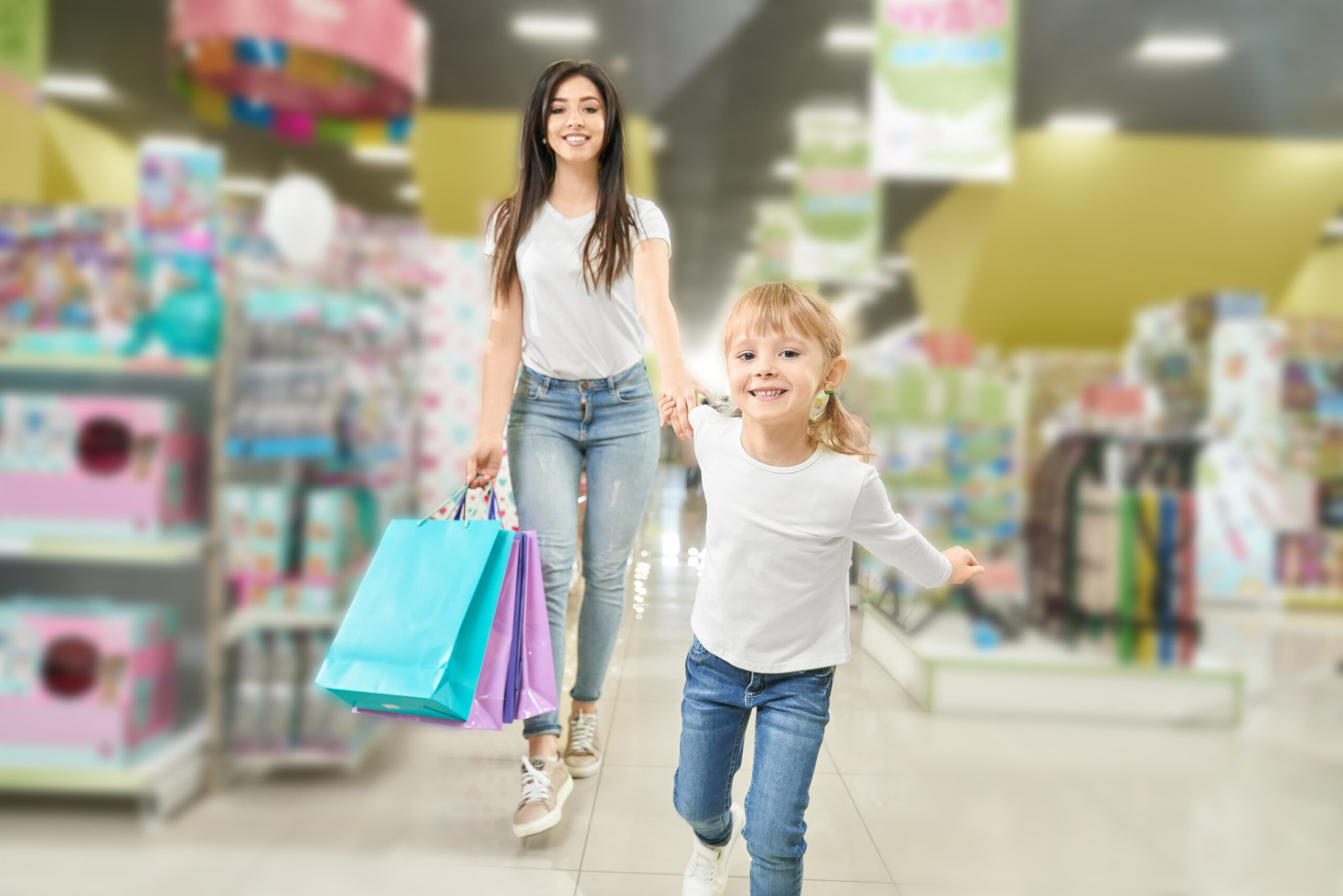 Covid-19, nel Lazio zona gialla senza restrizioni: aperti anche supermercati e centri commerciali