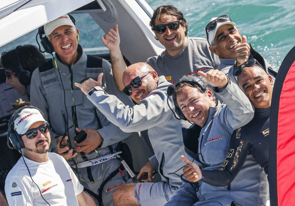 Qualificazione raggiunta per Luna Rossa alla finale di America's Cup. Qualificazione raggiunta per Luna Rossa alla finale di America's Cup.