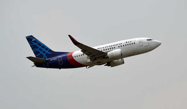 Indonesia: scomparso Boeing 737 quattro minuti dopo decollo