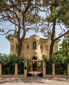 Villa Antolini a Riccione (foto Riccardo Gallini / InMagazine). Villa Antolini a Riccione (foto Riccardo Gallini / InMagazine).
