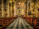 La Chiesa non é una moschea, é e deve essere inequivocabilmente Chiesa.