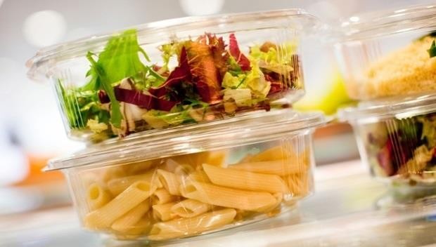 Bioplastica contraffatta: con l’estate via alla piattaforma per le denunce