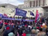 Manifestanti pro-Trump occupano Capitol Hill, il Presidente Usa li frena