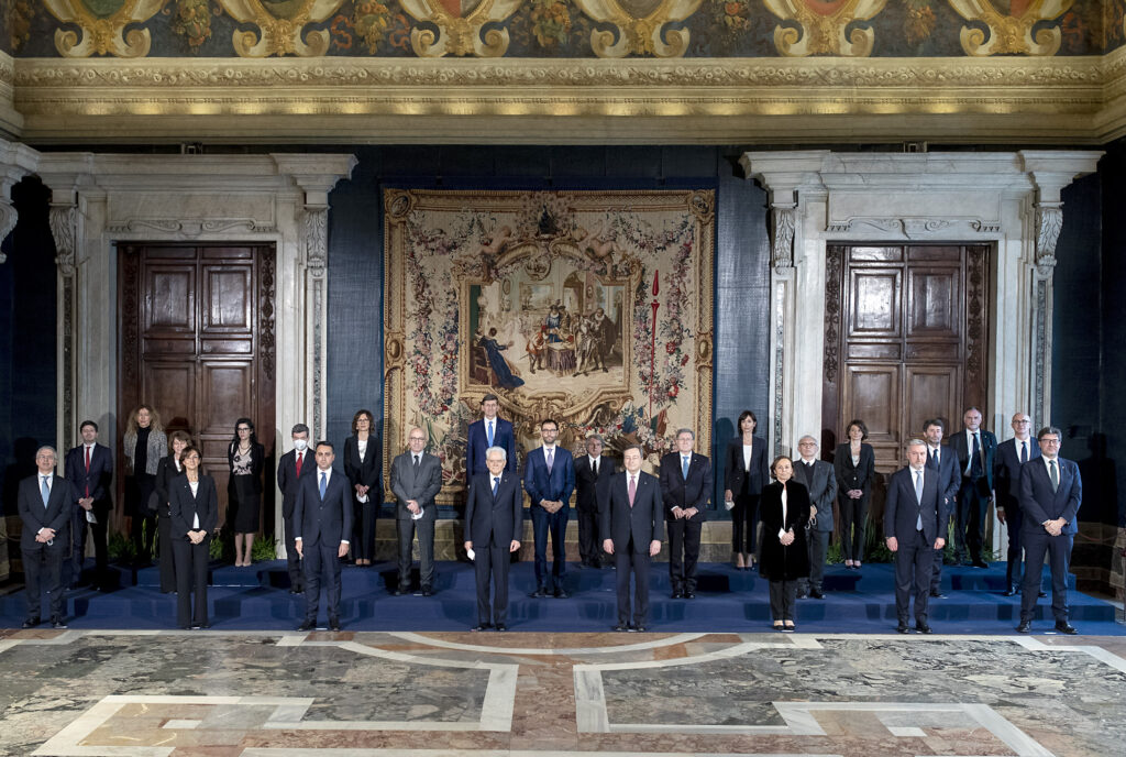 Roma - Il Presidente della Repubblica Sergio Mattarella e il Presidente del Consiglio Mario Draghi con il nuovo Governo, oggi 13 febbraio 2021. (Foto di Paolo Giandotti - Ufficio per la Stampa e la Comunicazione della Presidenza della Repubblica).
