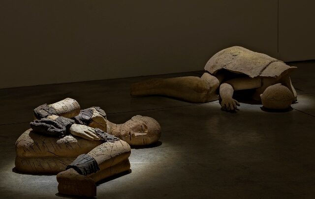 I dormienti di Mimmo Paladino tornano in mostra a Milano