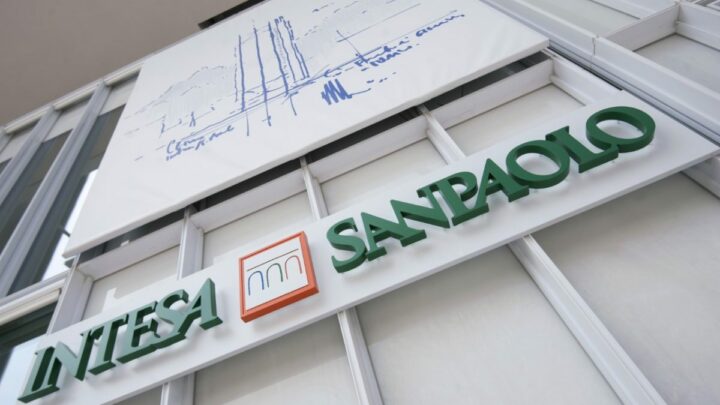Intesa Sanpaolo offre 100 milioni per 30 progetti nella green economy
