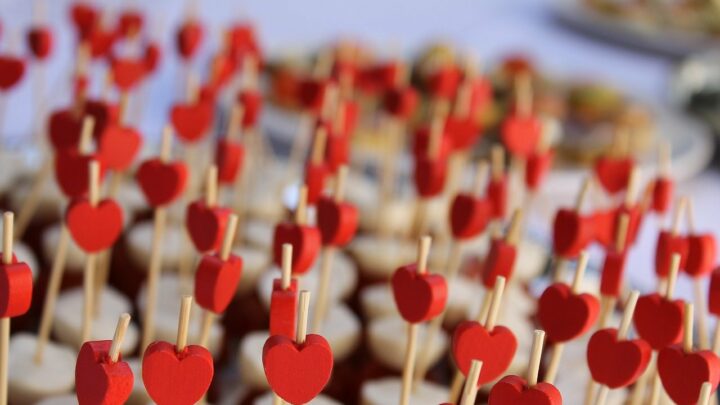 San Valentino, la festa degli innamorati distanziati